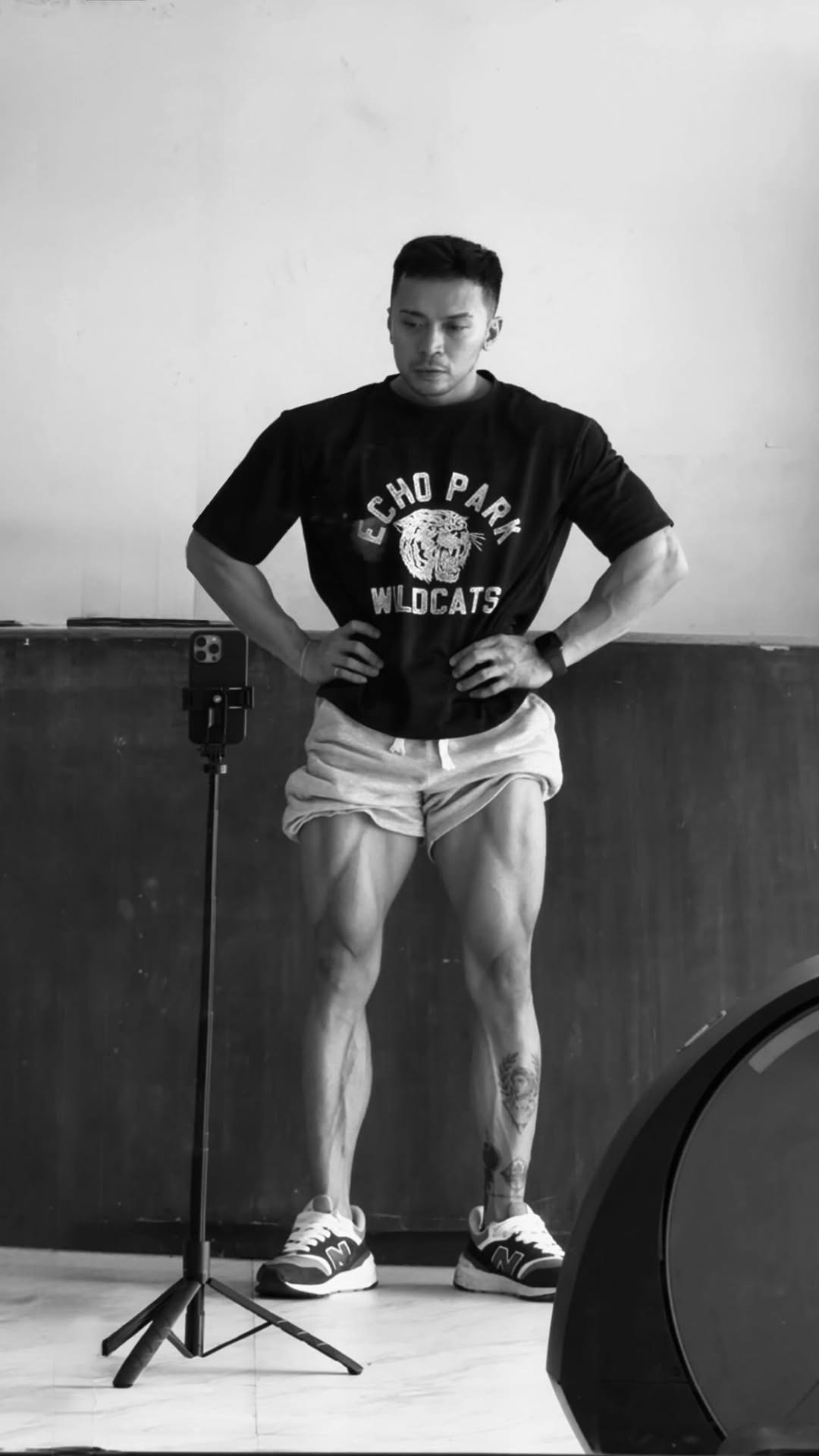 Charlie full physique